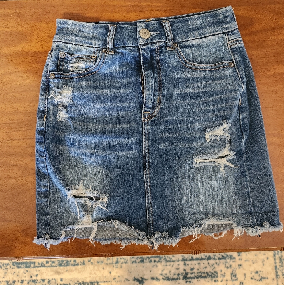 American Eagle Size 2 Distressed Denim Skirt